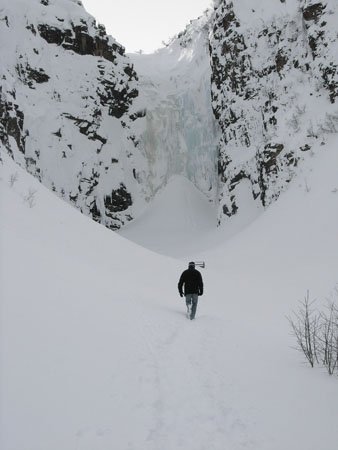 Schwedens höchster Wasserfall Njupeskär zugefroren