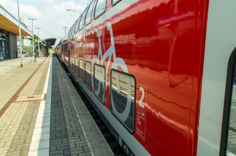 Fahrradmitnahme mit dem Rad in Bus und Bahn Elchkuss